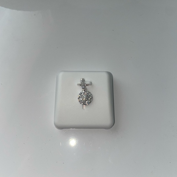 Elegant Silver Pendant Moissanite Necklace - Picture 1 of 4